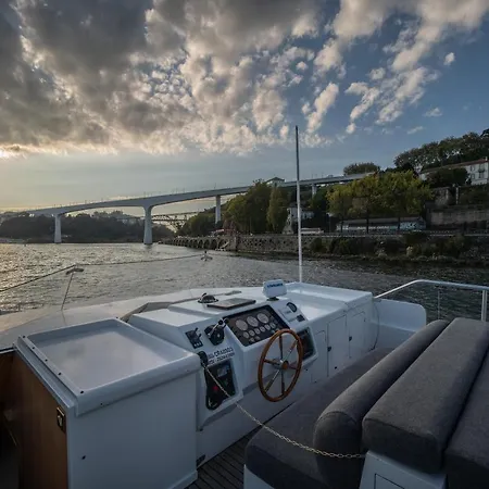 Úszó hotel Ace Six Premier Porto
